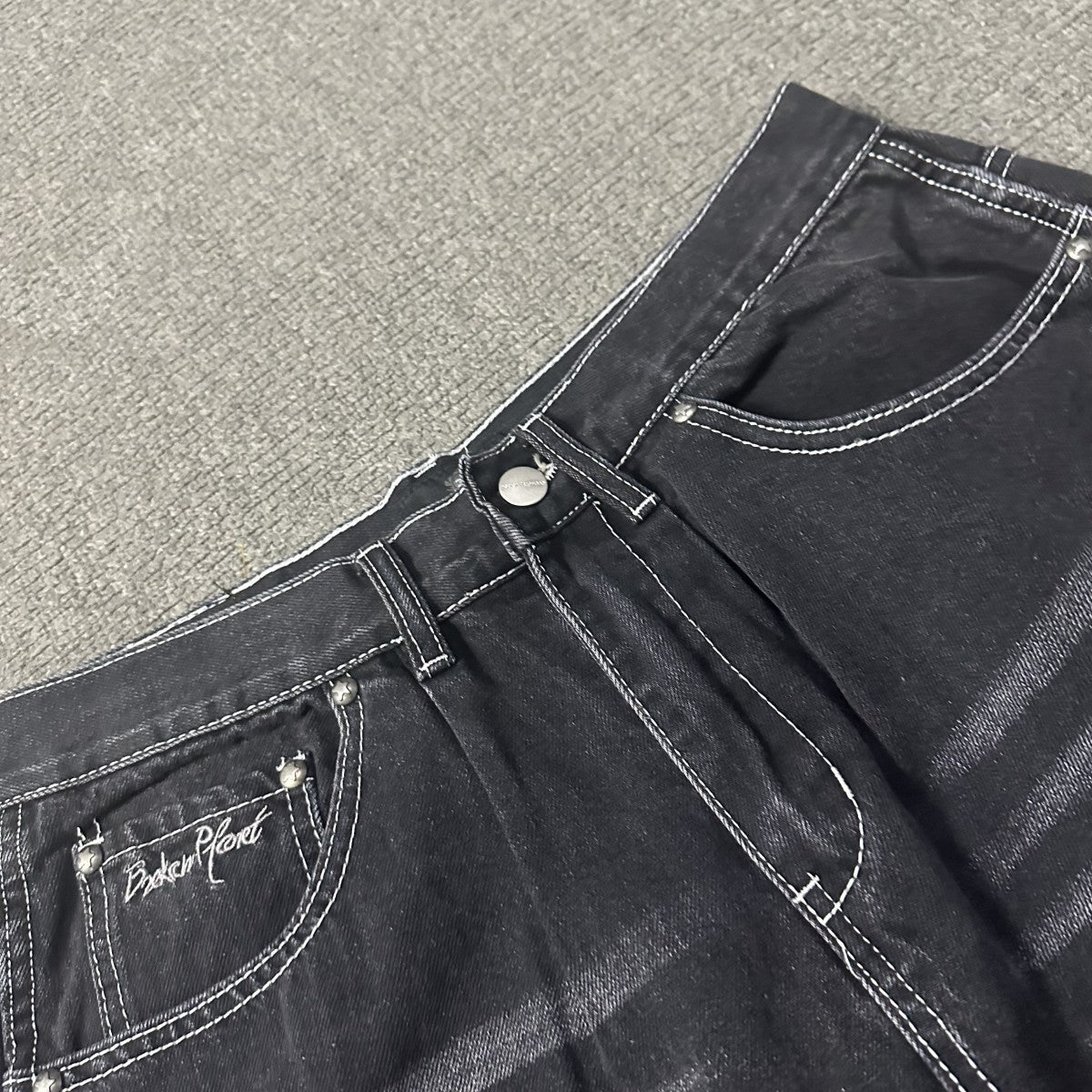 Brok*n Plan*t Jorts