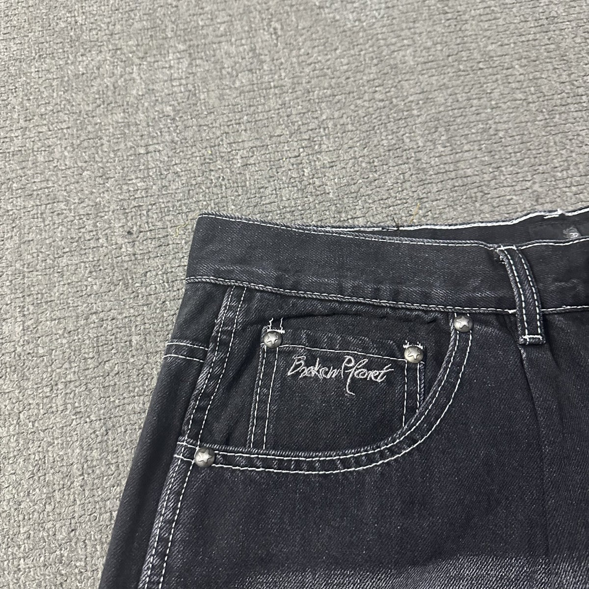 Brok*n Plan*t Jorts