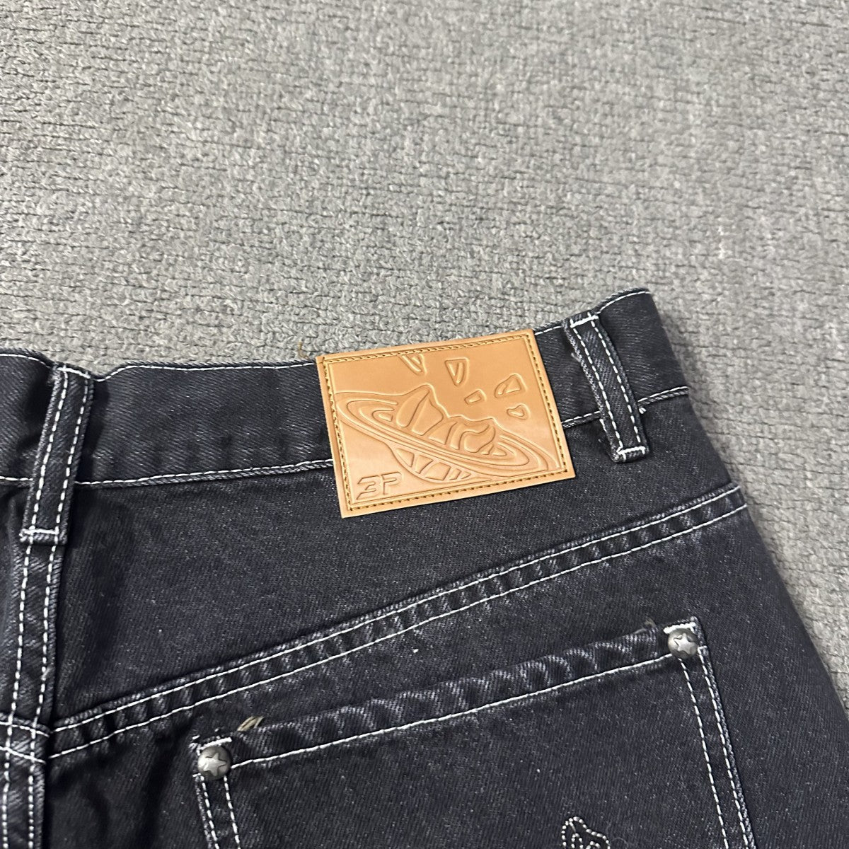 Brok*n Plan*t Jorts