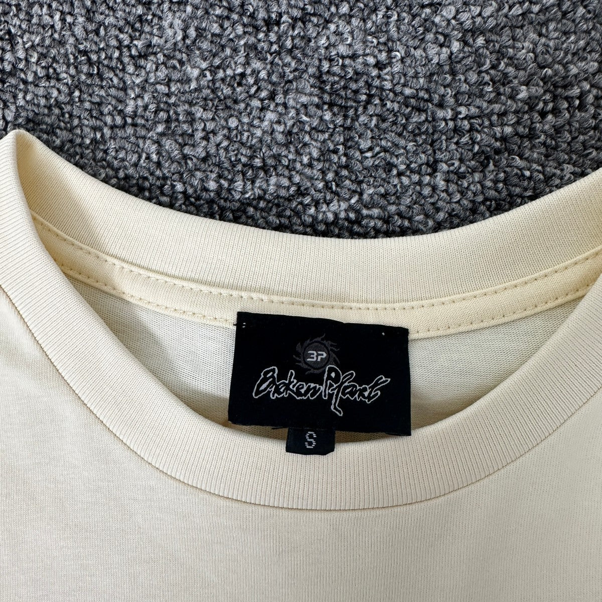 Brok*n Plan*t Star Vanilla T-shirt